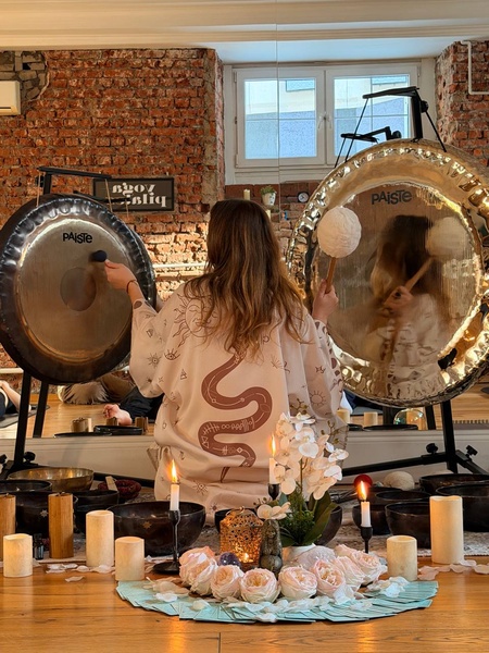 Весна, цветы и комплименты