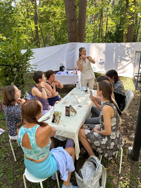 Весна, цветы и комплименты